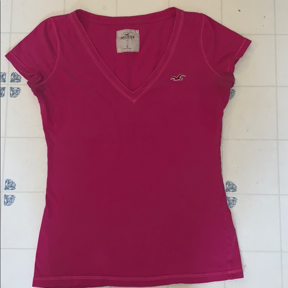 Hollister tee size small
